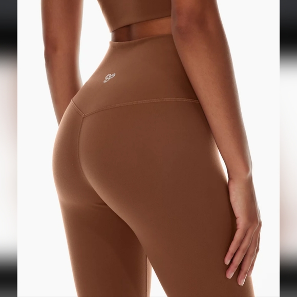 Aritzia TNA Cheeky Ankle Leggings (epicurean brown) - Picture 1 of 13